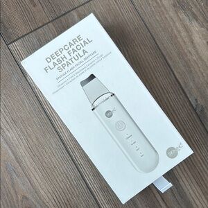 White Deepcare Flash Facial Spatula